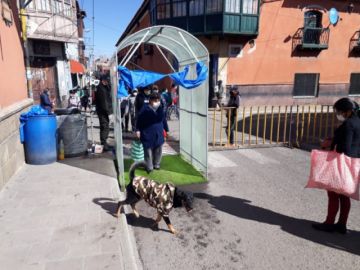 Así es el ingreso a los mercados en Potosí.