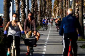 Millones de españoles salen por fin a pasear y hacer deporte