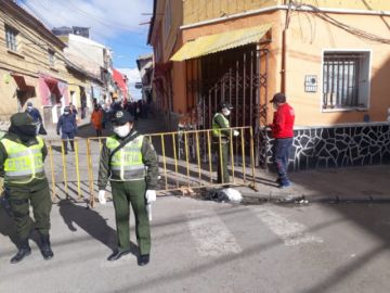 La jornada de compra en los mercados y puestos de venta se desarrolla normalmente.