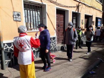 Así es el ingreso a los mercados en Potosí.