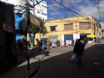 La jornada de compra en los mercados y puestos de venta se desarrolla normalmente.