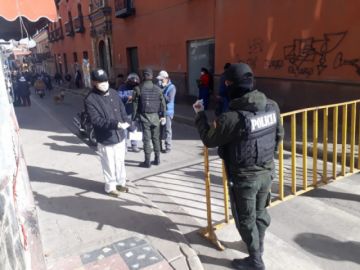 La jornada de compra en los mercados y puestos de venta se desarrolla normalmente.