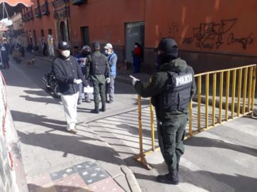 La jornada de compra en los mercados y puestos de venta se desarrolla normalmente.