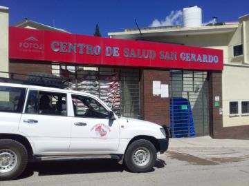 El personal realiza la desinfección de ambientes de instituciones sanitarias. FOTO SALUD AMBIENTAL SEDES