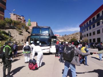 Los buses parten a La Paz y Oruro
