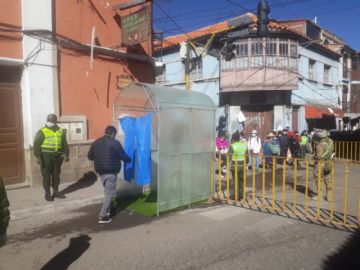 Permanecen en sus puestos de manera diaria.
