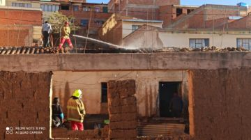 Los bomberos acudieron a la casa en Villa España.
