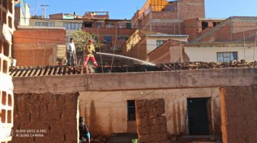 Los bomberos acudieron a la casa en Villa España.