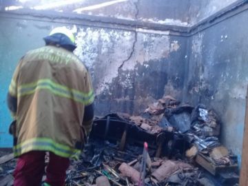 Los bomberos acudieron a la casa en Villa España.