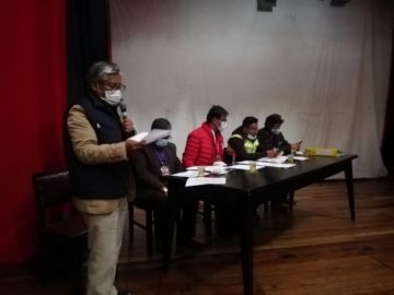 Ya se desarrolla la reunión en el Teatro Modesto Omiste