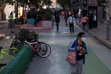 Chile, con 26 decesos, registra por segundo día consecutivo un récord de muertes por COVID-19