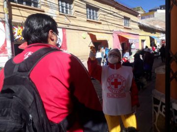 La gente sale a las calles, principalmente, cerca de los mercados.