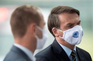 Bolsonaro se aferra a la cloroquina en la "guerra" contra el coronavirus