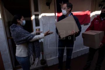 Chile inicia el reparto de 2,5 millones de cajas alimentarias para frenar el hambre