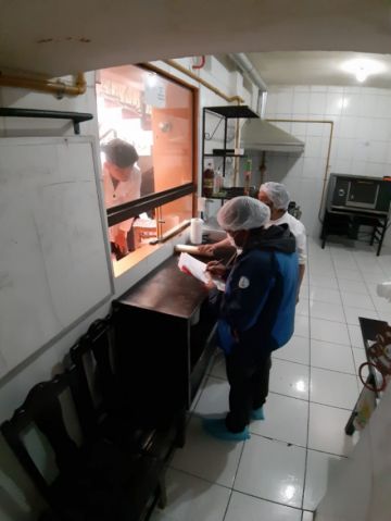 Inspección a establecimientos de comida. FOTO SALUD AMBIENTAL SEDES