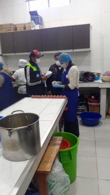 Inspección a establecimientos de comida. FOTO SALUD AMBIENTAL SEDES