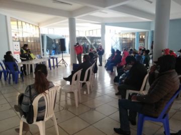 En la reunión mostraron el prototipo de puesto de mercado. FOTO: GAMP