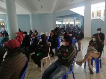 En la reunión mostraron el prototipo de puesto de mercado. FOTO: GAMP