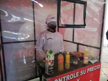 En la reunión mostraron el prototipo de puesto de mercado. FOTO: GAMP