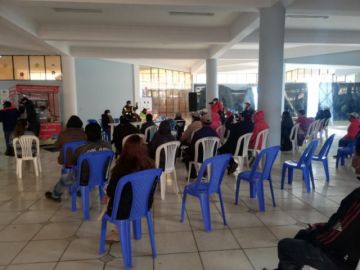 En la reunión mostraron el prototipo de puesto de mercado. FOTO: GAMP