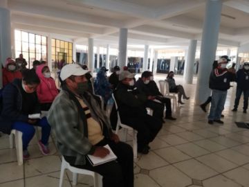 En la reunión mostraron el prototipo de puesto de mercado. FOTO: GAMP