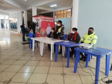 En la reunión mostraron el prototipo de puesto de mercado. FOTO: GAMP