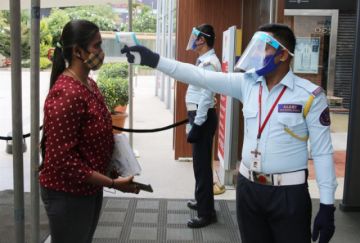 La India comienza la desescalada del mayor confinamiento de la historia