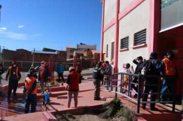 Los arrestados fueron llevados al Coliseo de Villa Santiago.
