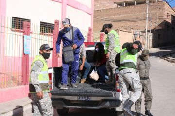 Los arrestados fueron llevados al Coliseo de Villa Santiago.