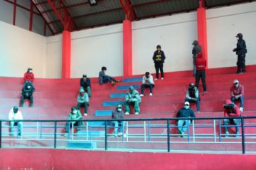 Los arrestados fueron llevados al Coliseo de Villa Santiago.