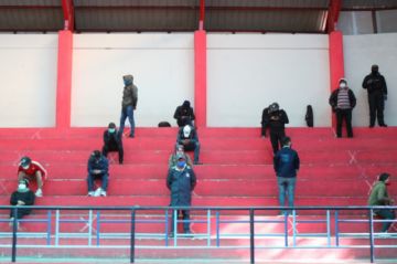 Los arrestados fueron llevados al Coliseo de Villa Santiago.