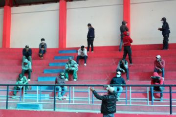 Los arrestados fueron llevados al Coliseo de Villa Santiago.