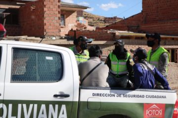 Los arrestados fueron llevados al Coliseo de Villa Santiago.
