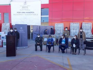 Entrega de equipamiento por parte del Ministerio de Salud.