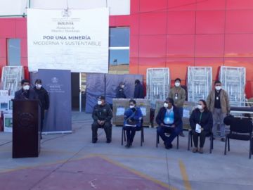 Entrega de equipamiento por parte del Ministerio de Salud.
