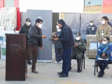 Entrega de equipamiento por parte del Ministerio de Salud.