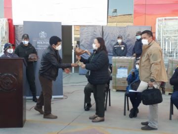 Entrega de equipamiento por parte del Ministerio de Salud.