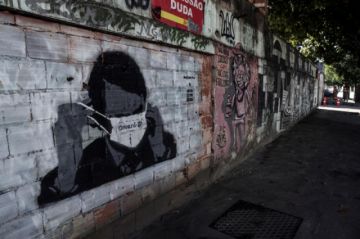 Con casi 51.000 muertos, Brasil convive con las crisis sanitaria y política