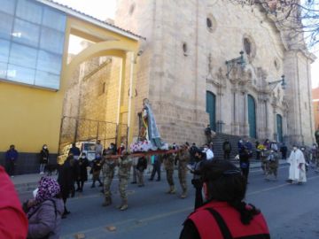 la procesión llegó hasta el centro de la ciudad de Potosí.