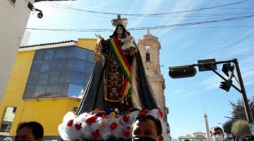 la procesión llegó hasta el centro de la ciudad de Potosí.
