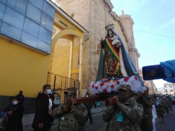 la procesión llegó hasta el centro de la ciudad de Potosí.
