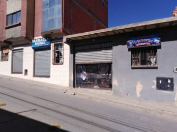 Tiendas abiertas en la calle 10 de Noviembre