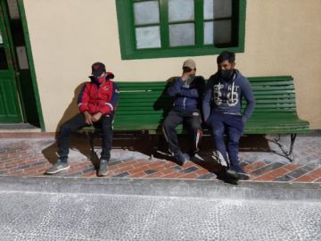Las personas fueron conducidas hasta la Policía. FOTO RI3