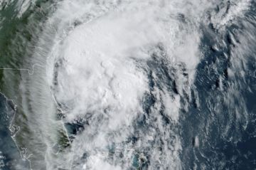 Costa este de EEUU se prepara para recibir a huracán Isaías