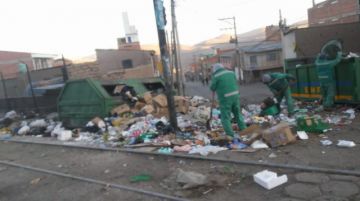 El trabajo de limpieza comenzó a las 00:00. FOTO EMAP