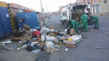 El trabajo de limpieza comenzó a las 00:00. FOTO EMAP