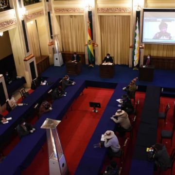 La reunión comenzó la noche de este sábado. FOTO: TSE