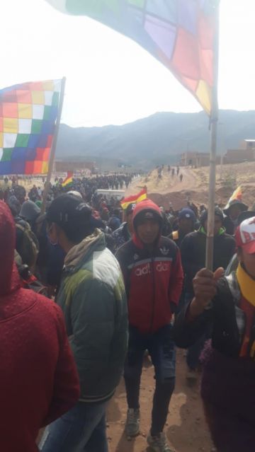 Bloquean la ruta Potosí Sucre