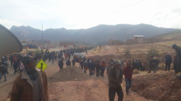 Bloquean la ruta Potosí Sucre