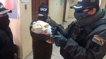 Entregaron ayuda a la mamá adolescente. FOTO GACIP